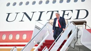 Il flop del nuovo Air Force One, ora Trump ammette: “Non è sicuro, va potenziato”
