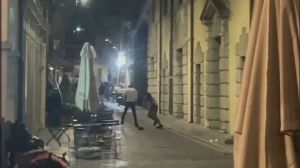 Calci, pugni e urla in mezzo alla strada: ancora violenza in centro a Udine