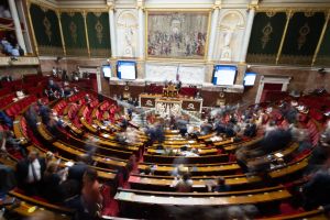 Interdiction des réseaux sociaux pour les moins de 15 ans : la proposition de loi pourrait être définitivement adoptée ce mardi
