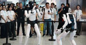 China diz já concentrar mais da metade dos robôs humanoides do mundo