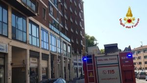Centenaria scampa al rogo. Incendio al settimo piano. Anziana salvata dai pompieri