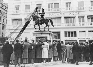 Το τελευταίο του κείμενο του Αλέξη Σταμάτη στο «Θεωρείο» του Βήματος: «Η νέα γενιά και η Ιστορία»