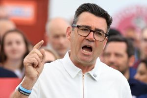 Le nouveau Premier ministre britannique du « New Labour » promet un contrôle accru de l'État