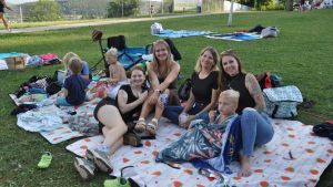 Viel Lob trotz schwierigem Wetter: Lockere Stimmung bei der Poolparty im Panoramabad