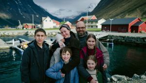 Fra fest til test for norsk selvbilde