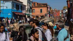 Il turismo alla prova della sostenibilità: la risposta al sovraffollamento sia culturale e politica