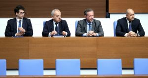 Колко ще се задържи правителството на Радев