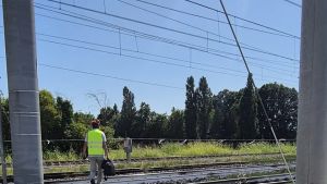 Operaio travolto e ucciso dal treno dopo essere sceso dal mezzo: 3 indagati per omicidio colposo