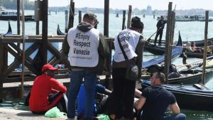 Venezia, la proposta del comitato Danni da movida: «Servono steward in ogni sestiere»