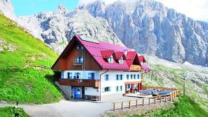 Il Rifugio Marinelli chiude per l'estate 2026: pesano i lavori di ammodernamento e il nodo gestori