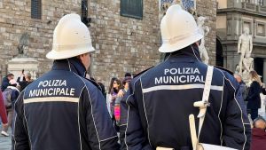 Carenze igienico sanitarie e alimenti non tracciati: stop per un'attività in centro a Firenze