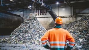 Aumenta la produzione di rifiuti speciali, record nel recupero di materia
