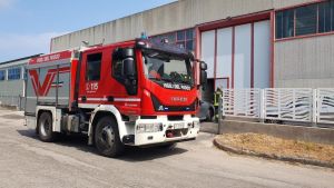 Zona artigianale di Cerbara, incendio nel silos della segatura di un'azienda del legno