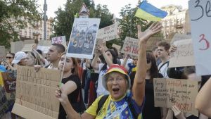 La presión en la calle obliga a Zelenski a plantearse cambios en la cúpula militar de Ucrania