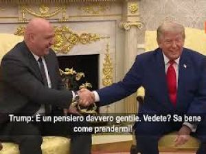 Presidente del Libano Aoun a Trump: Lei è un grande Presidente. Il tycoon: Sa bene come prendermi