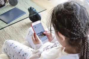 Le Parlement vote l’interdiction des réseaux sociaux aux moins de 15 ans, qu’est ce que ça va changer ?