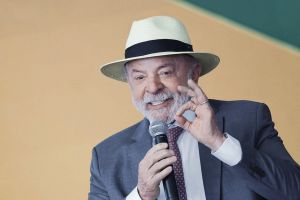 Présidentielle au Brésil : Lula lance sa campagne pour sa réélection face au clan Bolsonaro, sous les menaces de Trump