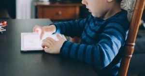 At What Age Should Your Neurodivergent Child Get a Cell Phone?