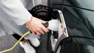 Elektrikli otomobil artık zengin ülkelerin oyuncağı değil