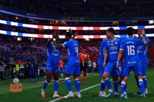¡Otra vez de atrás! Cruz Azul remonta a Puebla y mantiene paso perfecto en Liga MX