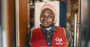 « Dans cette lutte, j’ai gagné une famille » : Bintou Porogo, figure du combat des coiffeuses du boulevard de Strasbourg