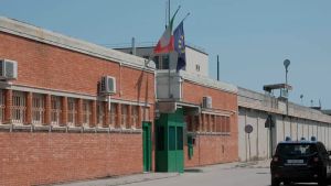 Botte alla compagna: arrestato per maltrattamenti il fratello di Mattia Caruso, ucciso dalla fidanzata