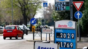 Gasolio sporco, la Finanza preleva i primi campioni dai distributori veneti