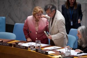 El cambio no llegó a la diplomacia: gobierno Petro nombró como los de siempre