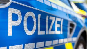 36 Jahre alter Golf mit Friedrichshafener Kennzeichen aus See geborgen