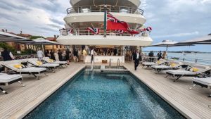 Gli interni super lusso dello yacht dell'ambasciatore Usa attraccato a Venezia
