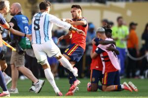 Dios no condujo el balón desde el pie de Ferrán Torres a la portería argentina
