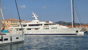 Lady Beatrice, il gioiello dei mari che fu della famiglia Barclay è sbarcato a Portoferraio