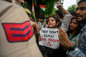 En Inde, la manifestation du parti des cafards durement réprimée par la police