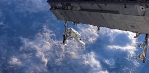 Centres de données dans l’espace : ni écologiques, ni économes