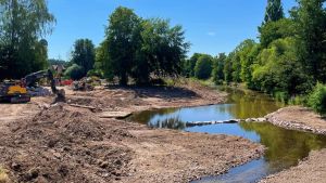 Drei Bagger verwandeln die Brigach – ein Flusslauf bekommt neues Leben