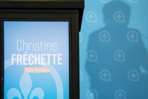 Le nom à l’avant du chandail