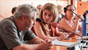 Bollette rifiuti più care a Gorizia, scatta l'aumento della Tari tra polemiche e tensioni in aula