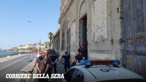 Il cadavere di un clochard trovato nello stabile del Pio Monte della Misericordia