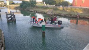 Tuffo dal ponte a Bevazzana, mobilitati 60 soccorritori per la bravata di tre ragazzi