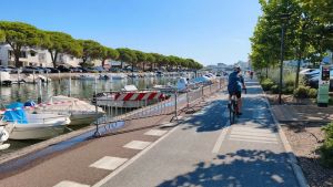 Buche nell’asfalto lungo i moli: riva transennata sull’Isola della Schiusa