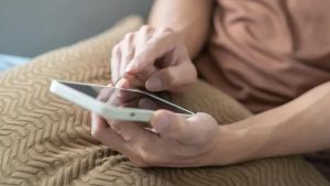 Dai nomi ai numeri di cellulare: la pista del database dietro l’ondata di truffe a Trieste