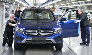 VW und Mercedes: Millionenboni für Vorstände – und Mitarbeiter müssen jetzt die Krise ausbaden?