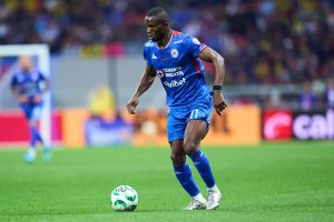 ¿Adiós al goleador? Histórico equipo de Brasil busca el fichaje de Christian Ebere