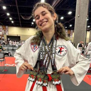 Atleta mineira é destaque em torneio de taekwondo nos Estados Unidos