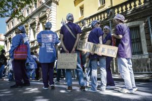 « On nous a expliqué qu’on n’avait plus les moyens de laver les patients tous les jours » : Elsan, le géant de la santé privée face à la mobilisation de ses salariés