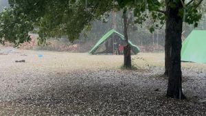 Il campo scout evacuato per il maltempo: “Tende strappate, 70 i ragazzi portati in salvo”