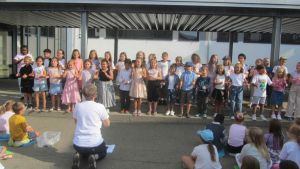Volles Haus in der Schlossschule: Immendinger Grundschüler zeigen ihr Können bei Klappstuhlkonzert