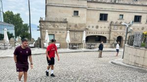 Problemas en el Sporting de Gijón: la UEFA no admite la licencia de Larcamón para el fútbol español