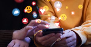 Interdiction des réseaux sociaux au moins de 15 ans : un premier pas sanitaire en attendant plus de régulation européenne