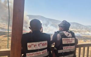 Man seriously wounded in stabbing near West Bank outpost; Palestinian attackers killed
